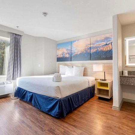 Days Inn By Wyndham Торнтон Экстерьер фото
