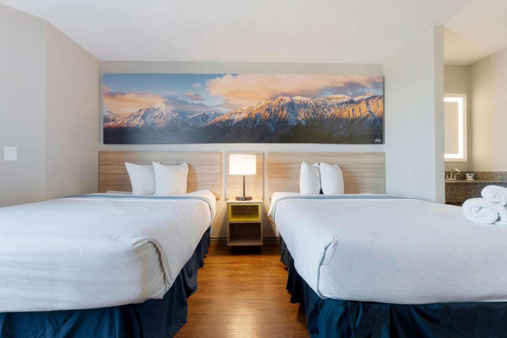 Days Inn By Wyndham Торнтон Экстерьер фото
