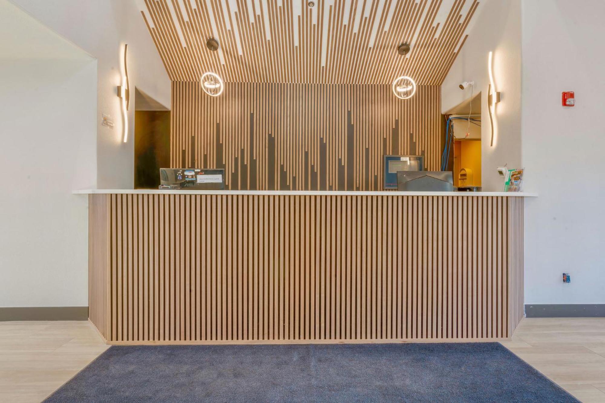 Days Inn By Wyndham Торнтон Экстерьер фото
