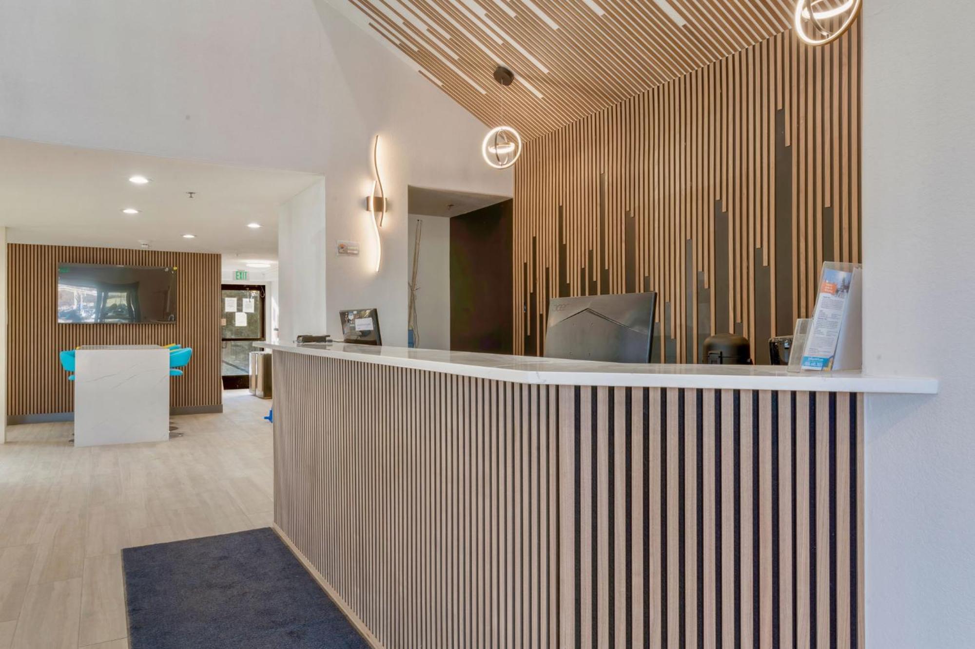 Days Inn By Wyndham Торнтон Экстерьер фото