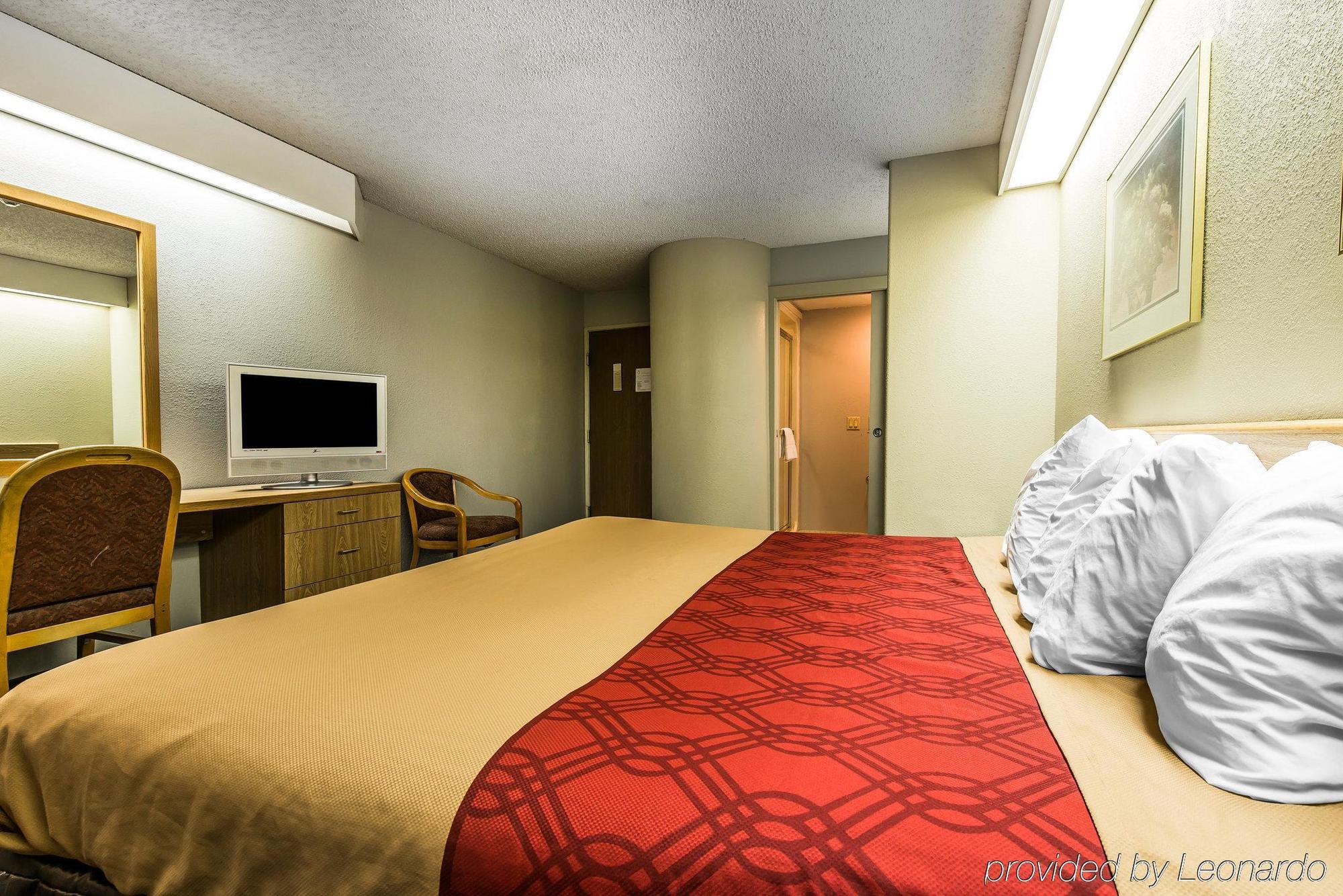 Days Inn By Wyndham Торнтон Экстерьер фото