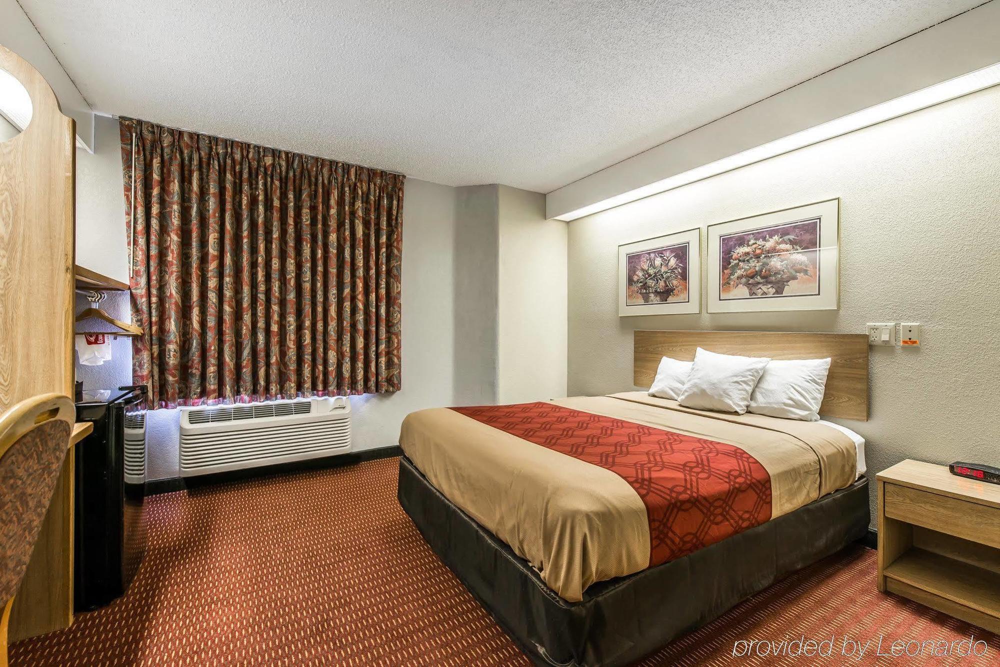 Days Inn By Wyndham Торнтон Экстерьер фото