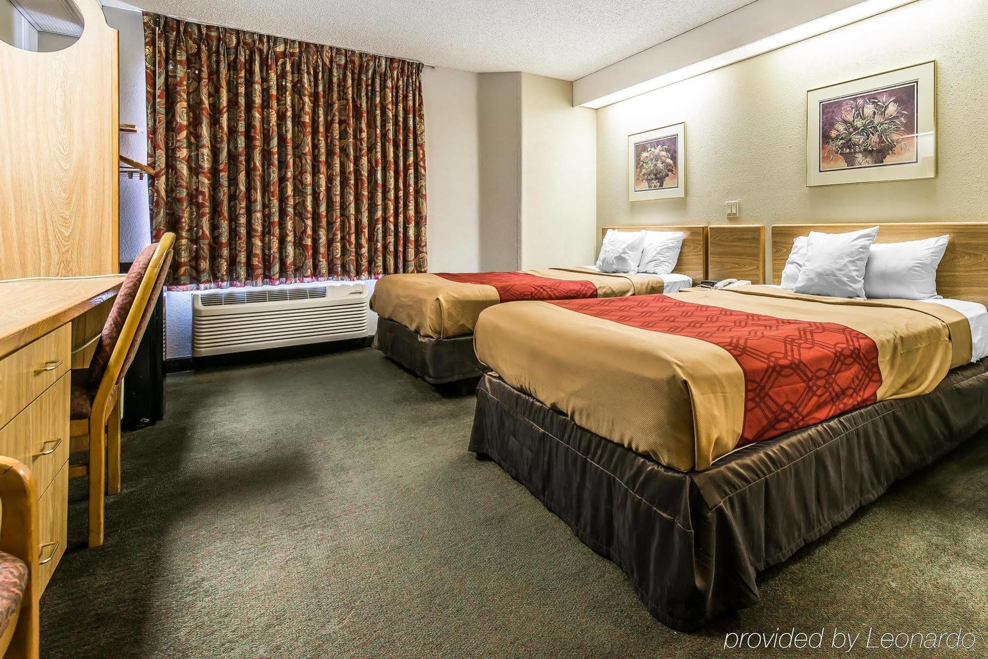 Days Inn By Wyndham Торнтон Экстерьер фото