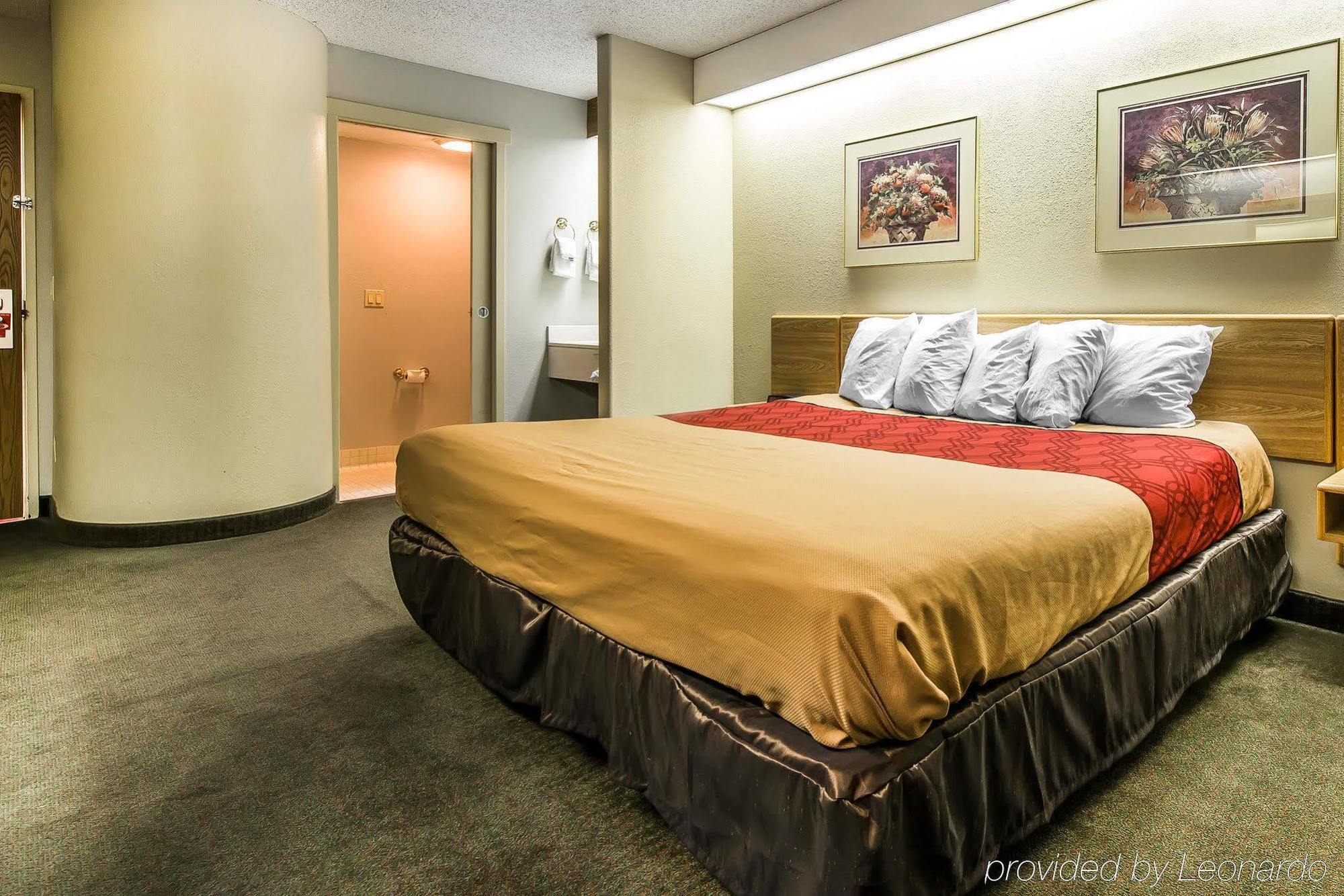 Days Inn By Wyndham Торнтон Экстерьер фото