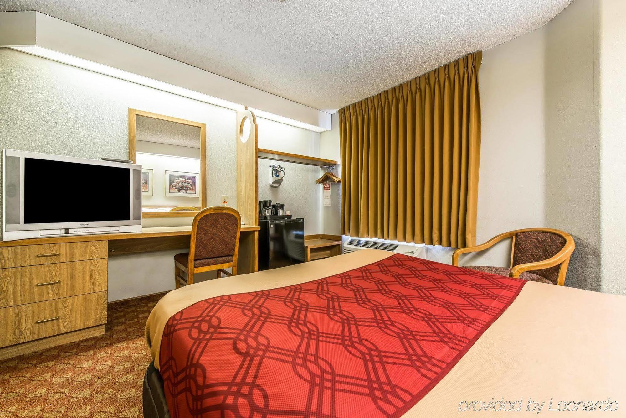 Days Inn By Wyndham Торнтон Экстерьер фото