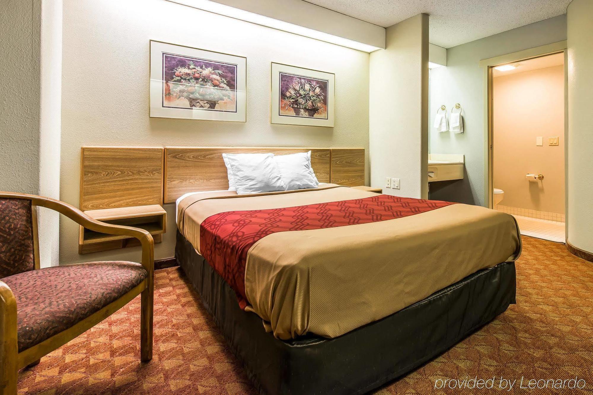 Days Inn By Wyndham Торнтон Экстерьер фото